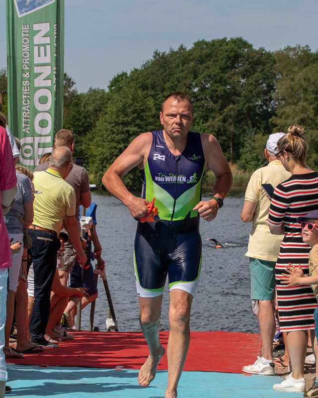 Erik Huisman voltooid triathlon Ameland