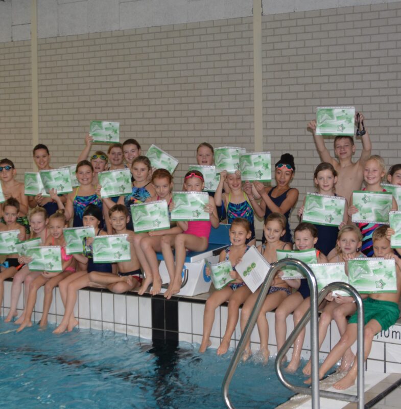Eerste zwemsterren Biesboschzwemmers uitgereikt
