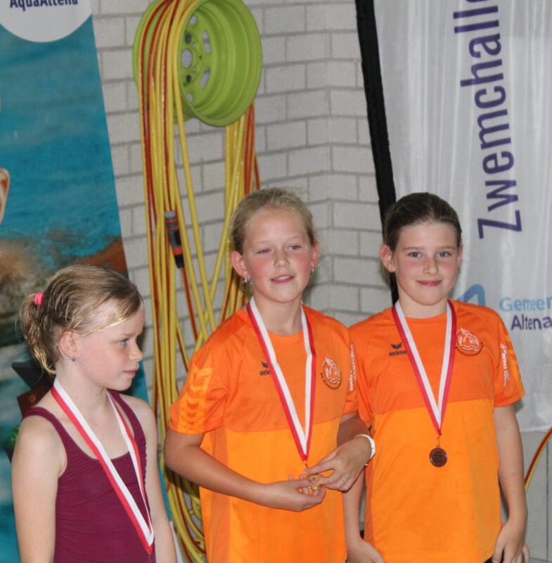 17 medailles en 31 persoonlijke records Biesboschzwemmers