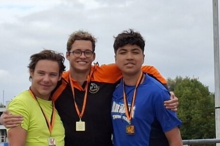 Podium 3km schoolslag heren; Pieter Nuijten, Lars de Kooter en Izayah Castillo